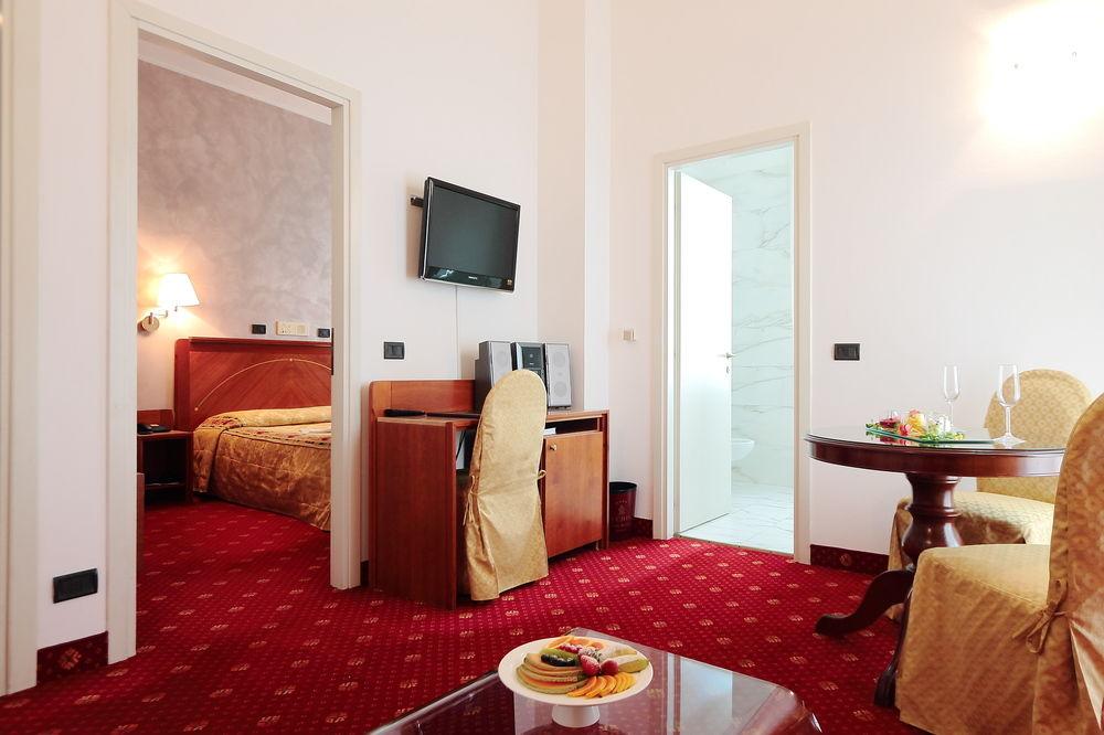 Hotel Rechigi Park 4*