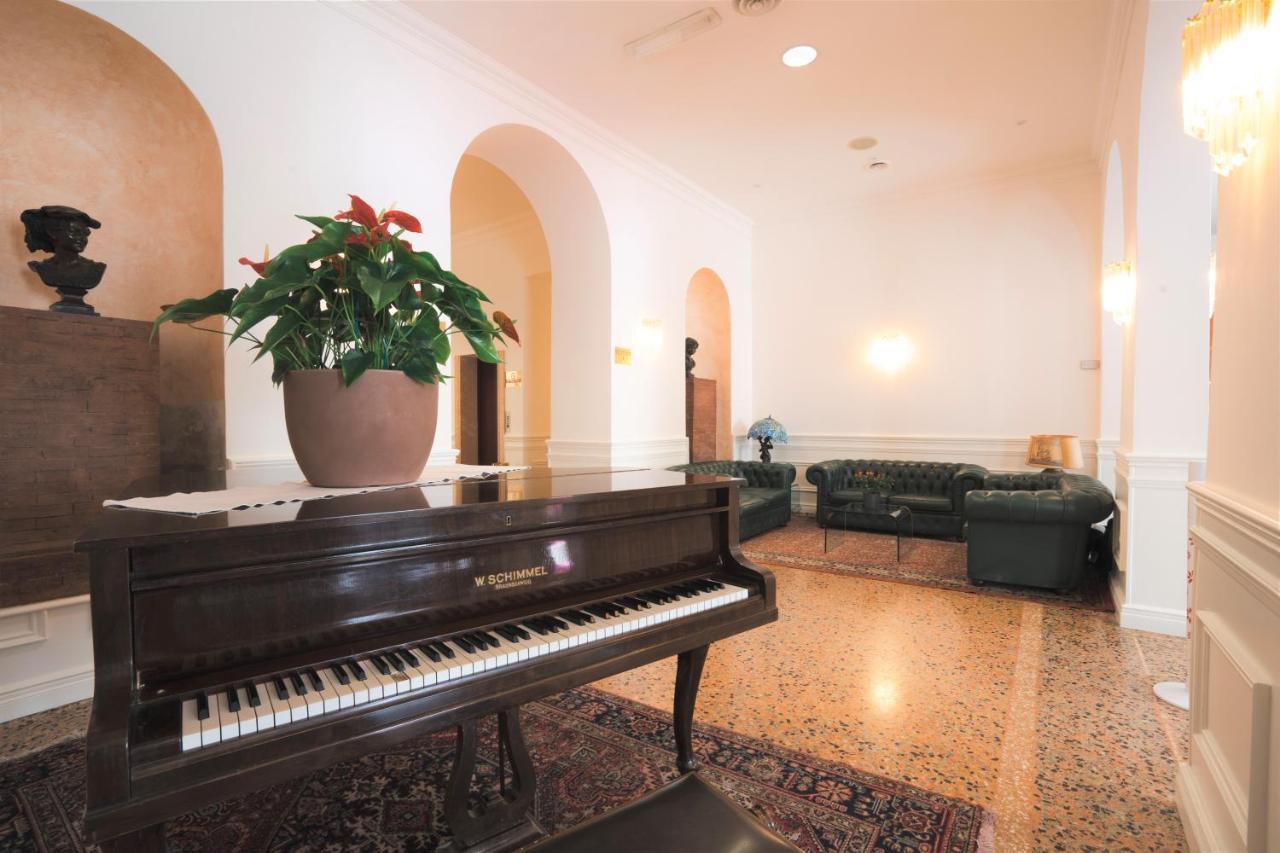 Hotel Rechigi Park 4*