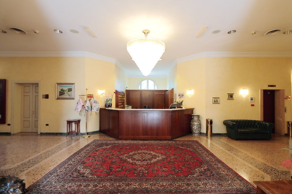 Hotel Rechigi Park 4*